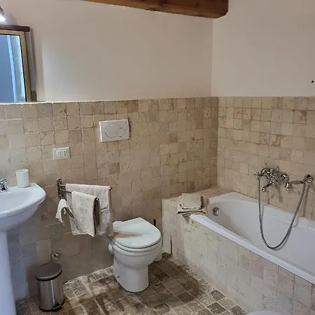 La Villa Apartments - Convenient For Sardinia And Corsica - 4-5 Beds -Private Parking Included With Camera Livorno Esterno foto