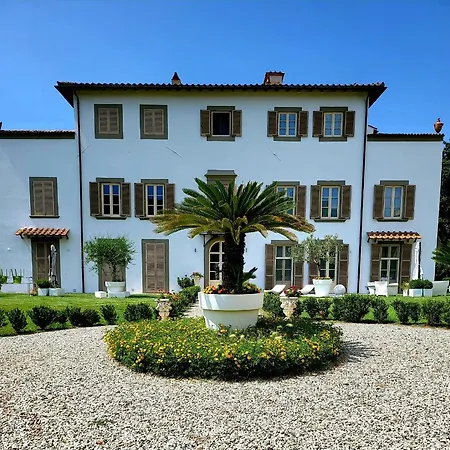 La Villa Apartments - Convenient For Sardinia And Corsica - 4-5 Beds -Private Parking Included With Camera Livorno Esterno foto