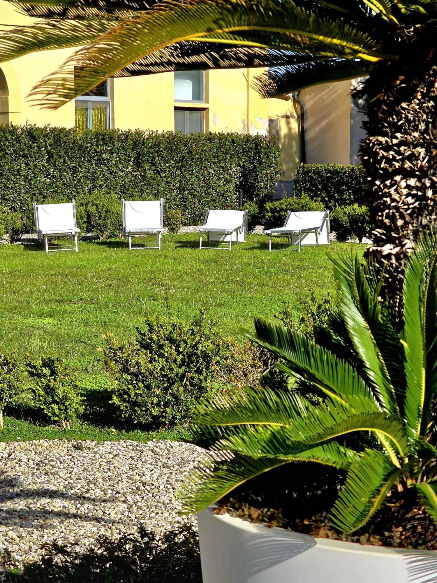 Apartment La Apartments: Convenient Sardinia & Corsica Base Livorno