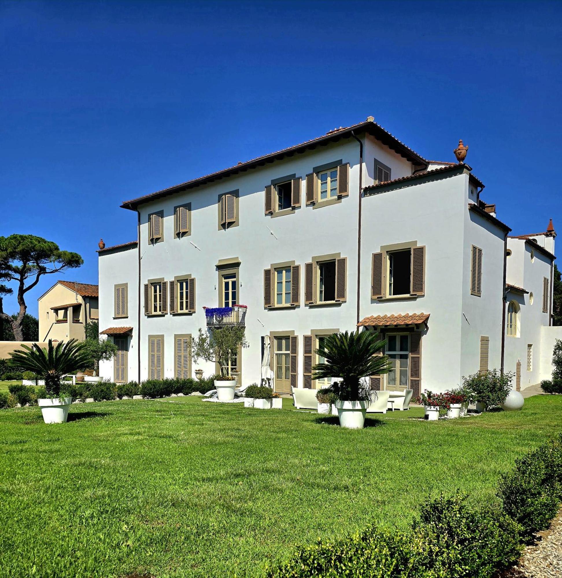 La Apartments: Convenient Sardinia & Corsica Base *